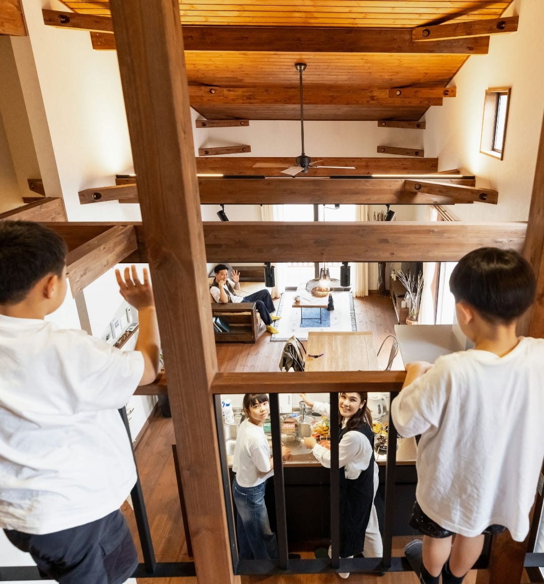 平屋とスキップフロアが融合した住まいの内装