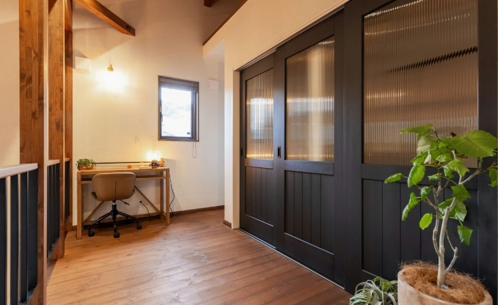 2階の廊下と部屋の様子