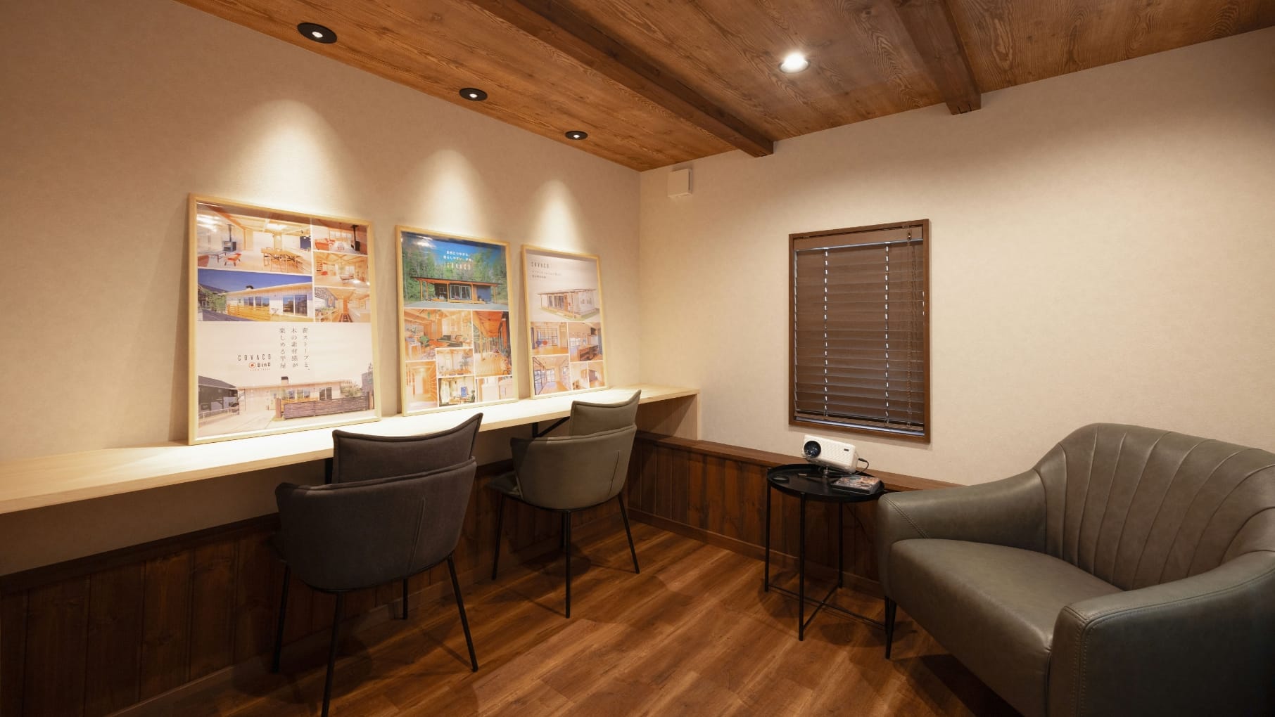 他の部屋より天井が低く、まるで隠れ家のようなインサイドストッカー